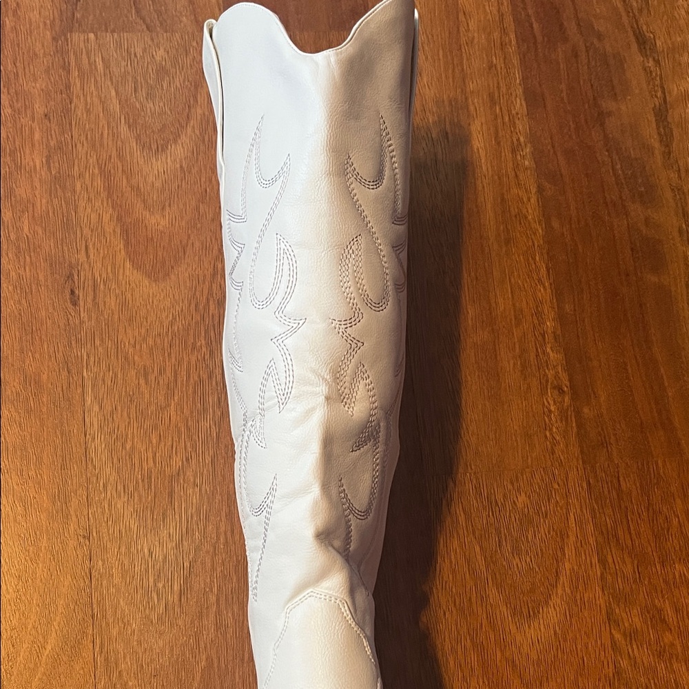 New White Western-Style Women's Boots - Picture 8 of 16
